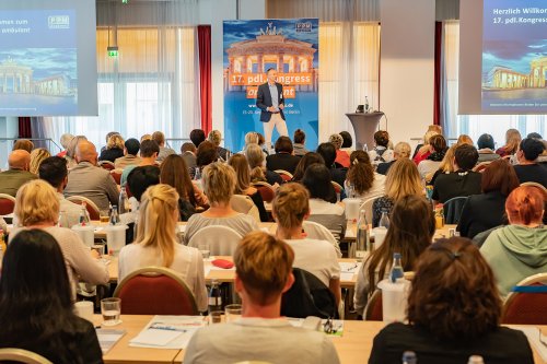 Moderation des 17. PDL Kongresses 2019 in Berlin - Foto: ©PPM Akademie